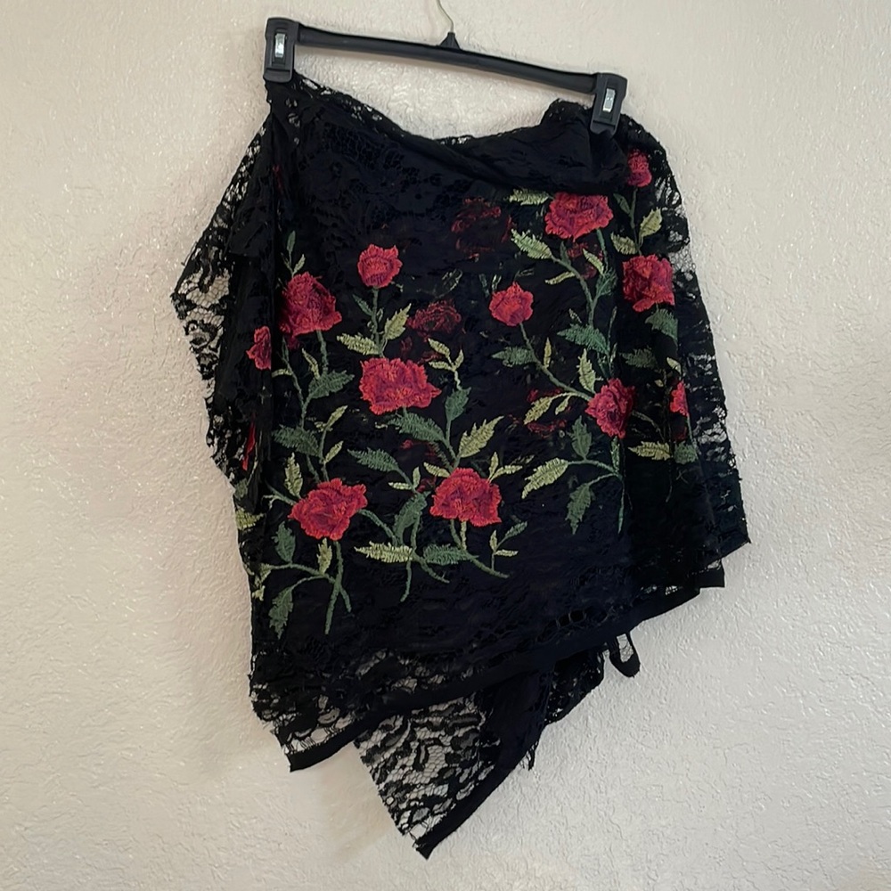 womens wrap, black lace, rose detail